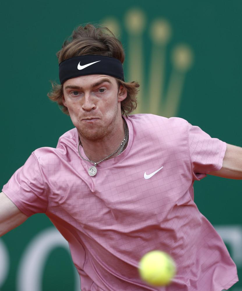 力压海格夺 力压海格夺